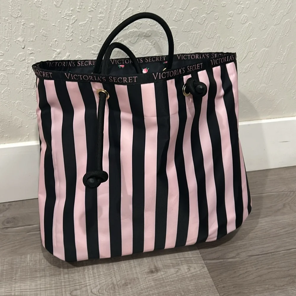 VICTORIA SECRET | Women’s Reversible Tote